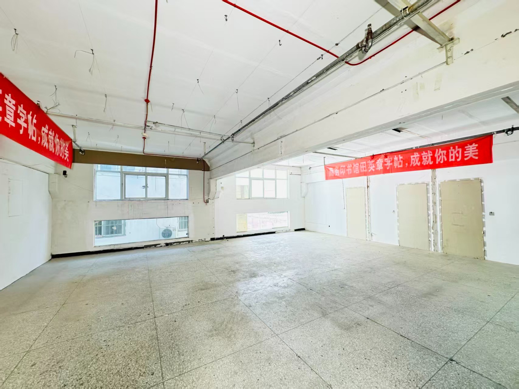 海校路重点吸引人工智能应用、数字经济、电商直播、智能制造服务、软件开发、科技创新企业及创业团队入驻